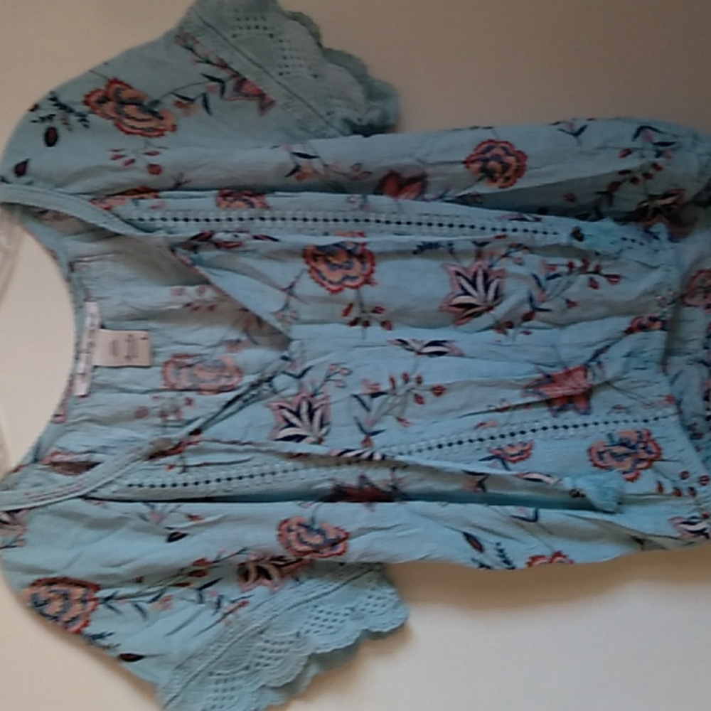 American Rag bluish floral top size L